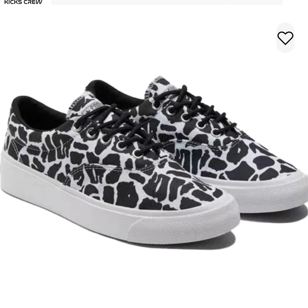 Black White  Low Top Converse